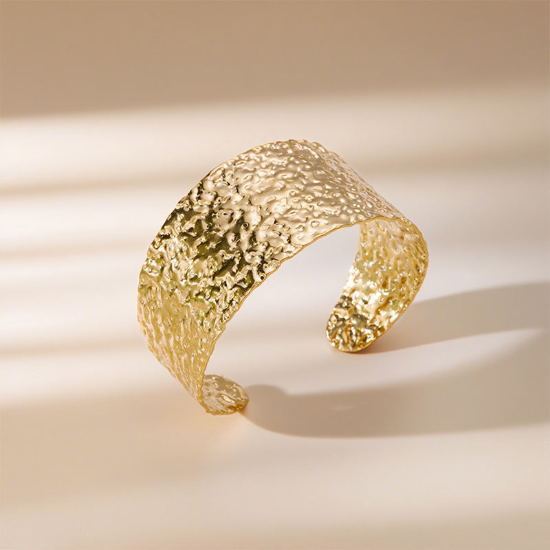 Ladies bracelet with elegant leaf design Nin Boutique