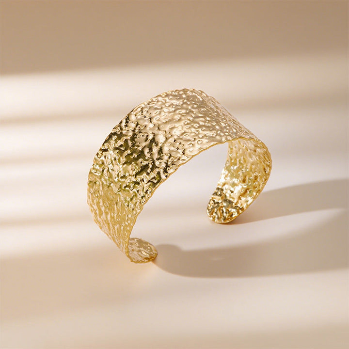 Ladies bracelet with elegant leaf design Nin Boutique