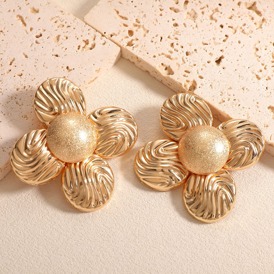 Women’s earrings in artistic flower design Nin Boutique