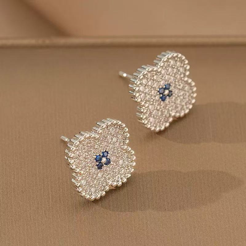Women's intricate quatrefoil pave cubic zirconia pendant necklace with sapphire accent Nin Boutique