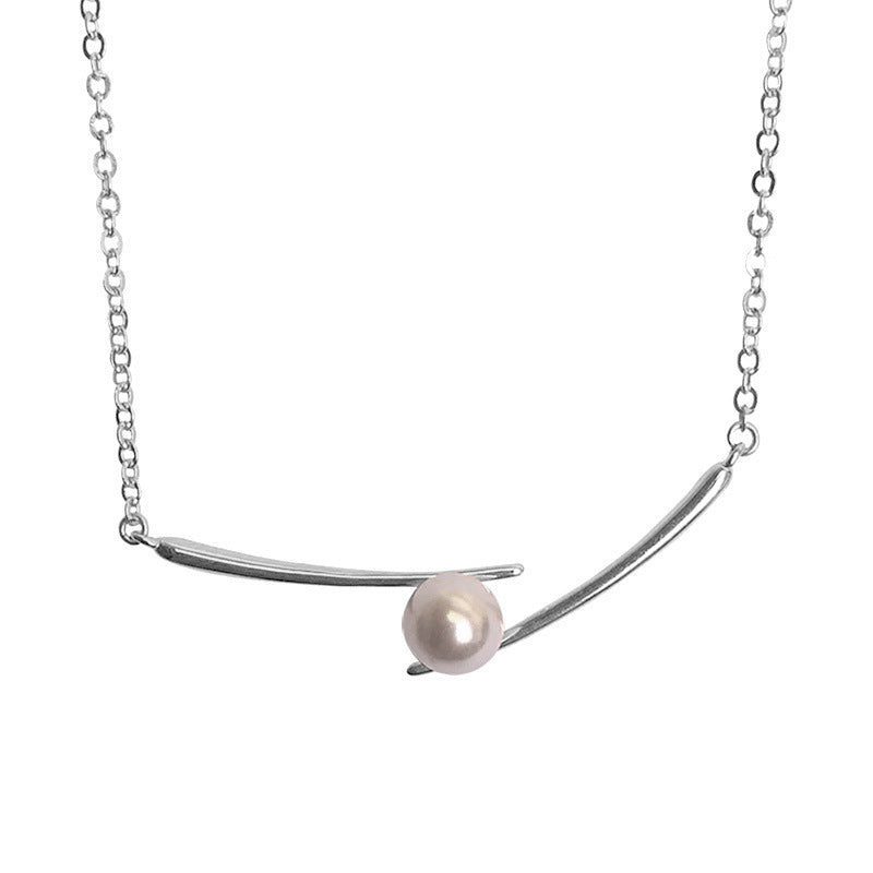 Women’s necklace with stylish minimalist design and elegant pearl Nin Boutique