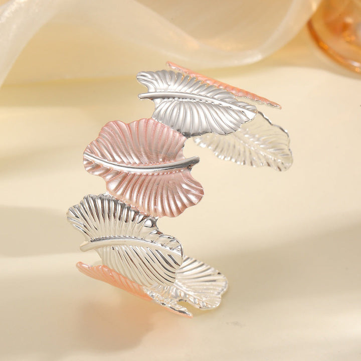 Women's bracelet with intricate leaf design Nin Boutique