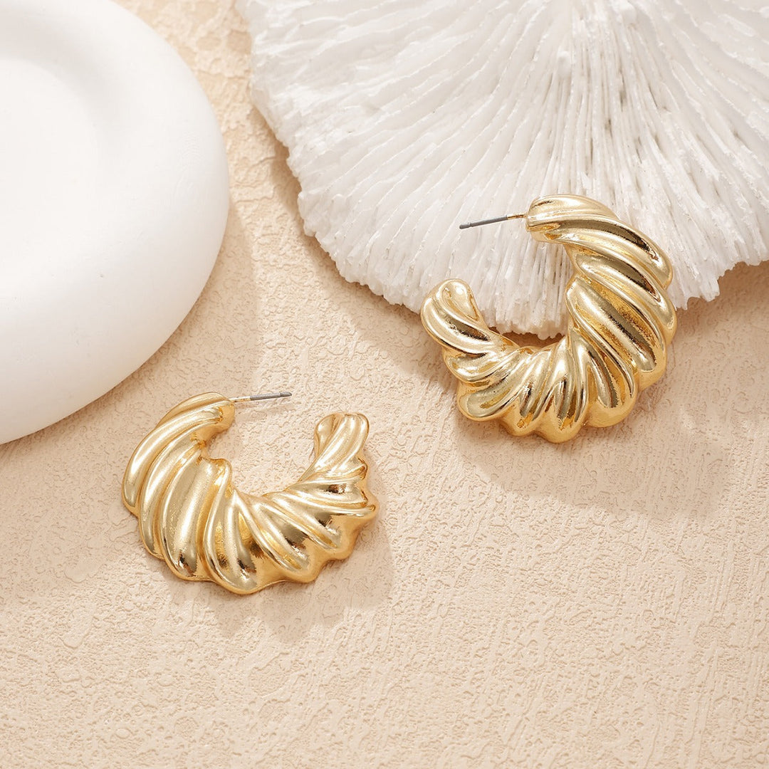 Women's earrings with stylish, twisted design Nin Boutique