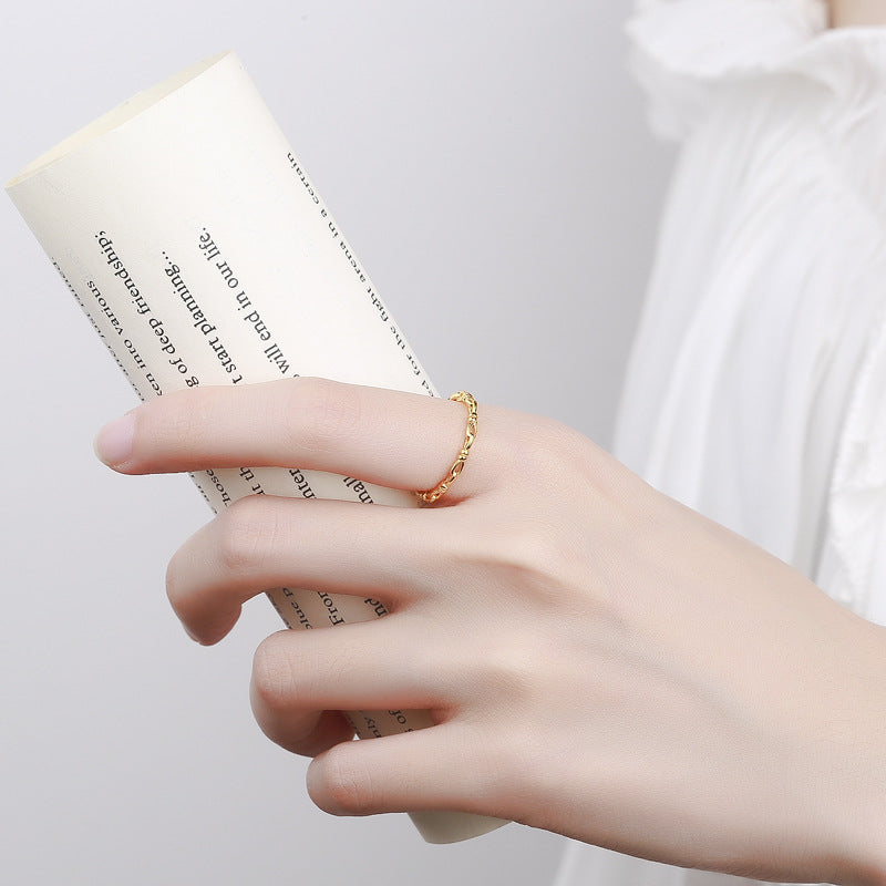 Women Open Ring with elegant, curved design Nin Boutique