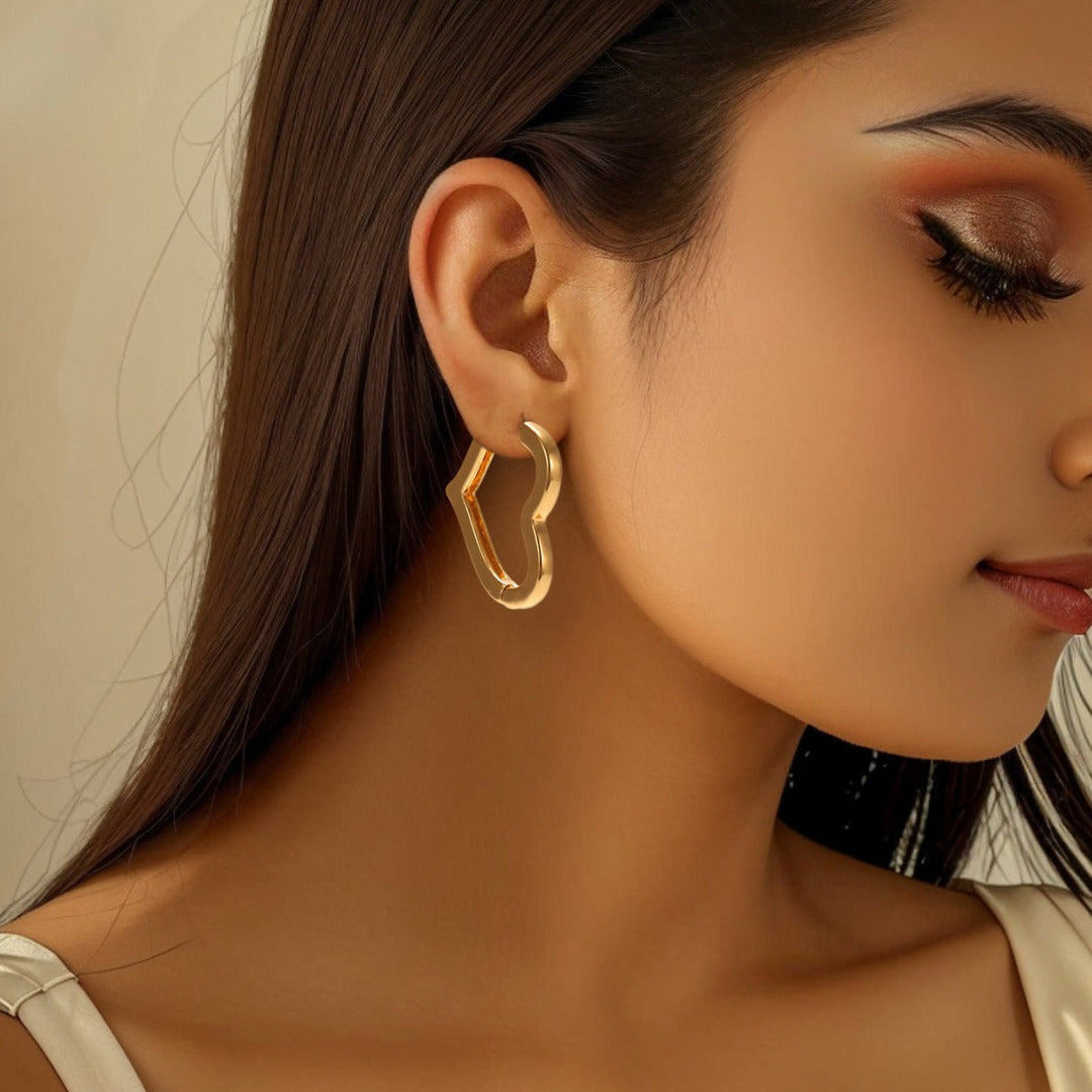 Ladies earrings in modern heart design Nin Boutique