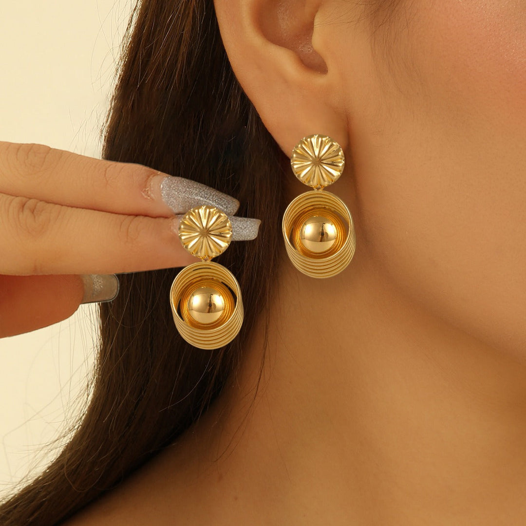 Women's earrings in a modern, geometric design Nin Boutique