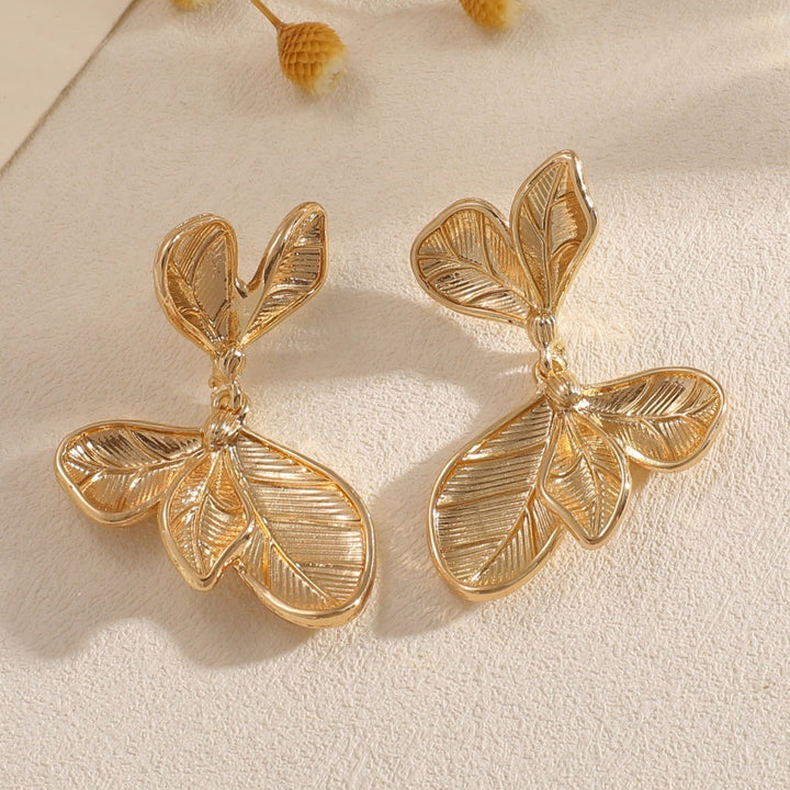 Ladies earrings in artistic leaf design Nin Boutique