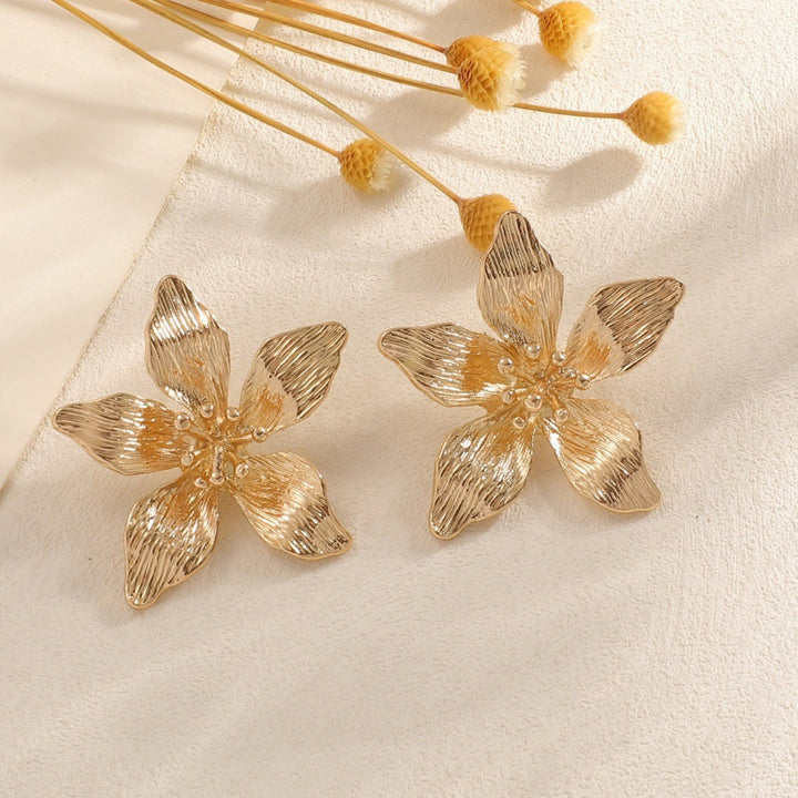 Ladies earrings in artistic flower design Nin Boutique