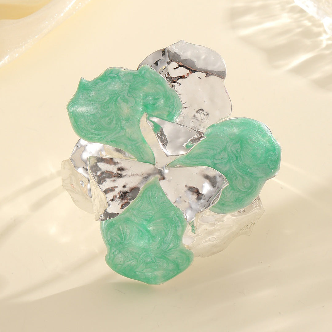 Women's flower-shaped ring made of shiny metal and high-quality epoxy resin Nin Boutique
