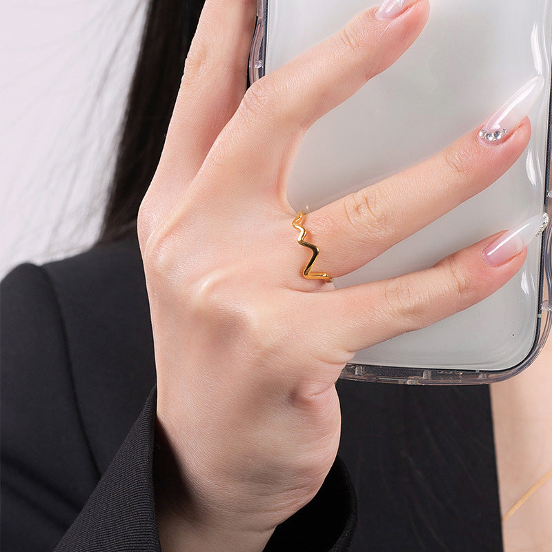 Women's ring with elegant zigzag design Nin Boutique