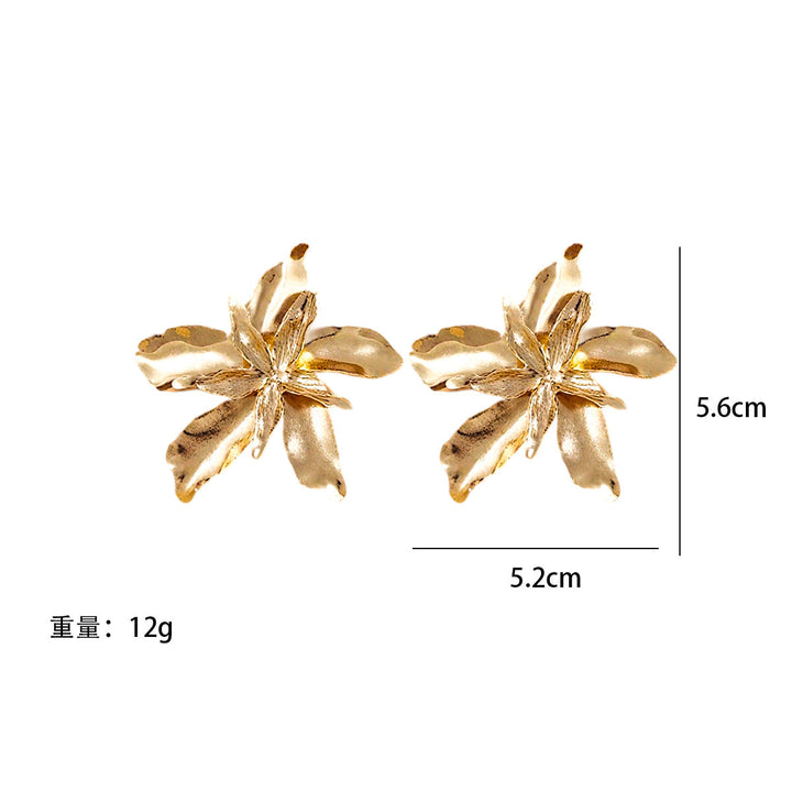 Ladies earrings in an artistic flower design Nin Boutique