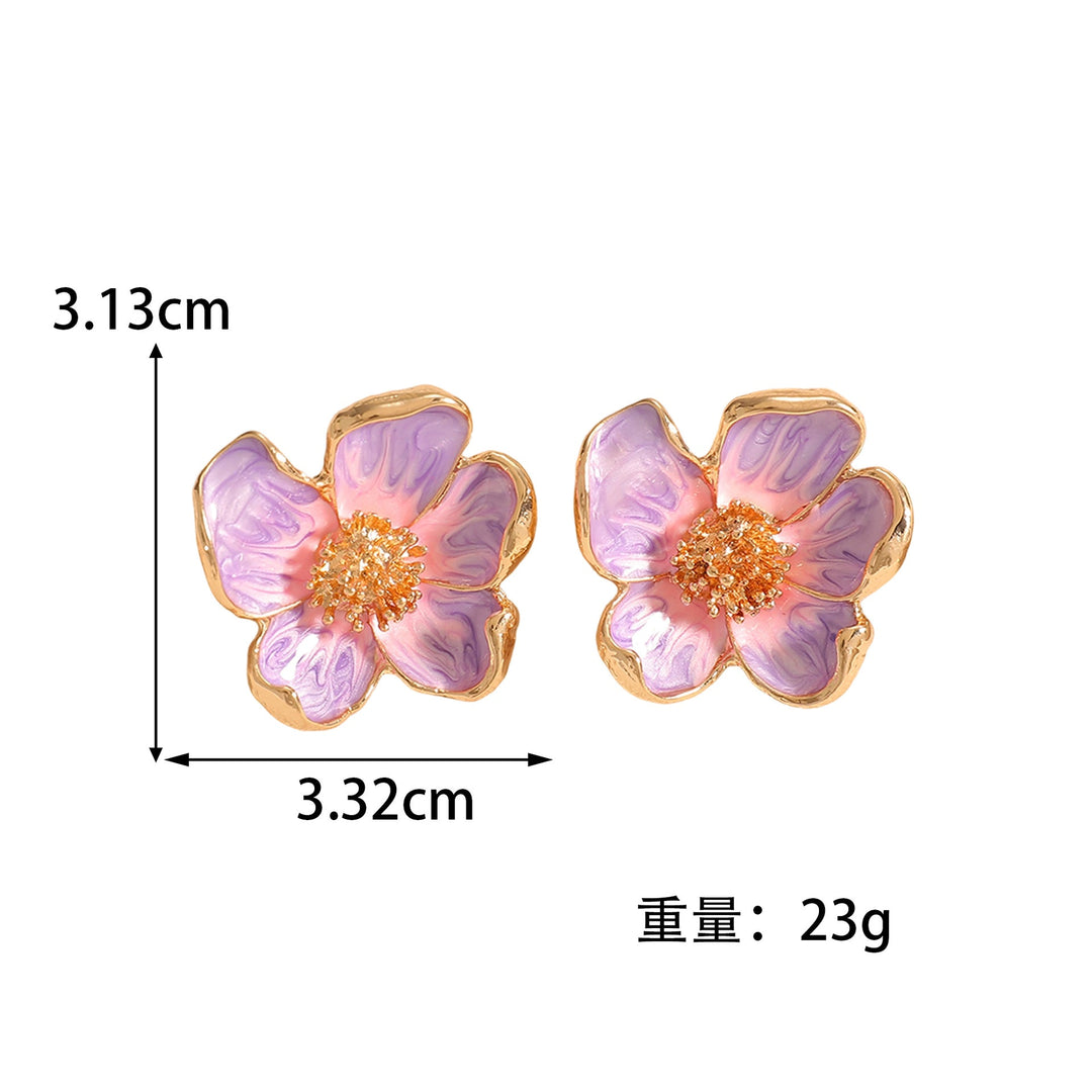 Ladies earrings in floral design with detailed accents Nin Boutique
