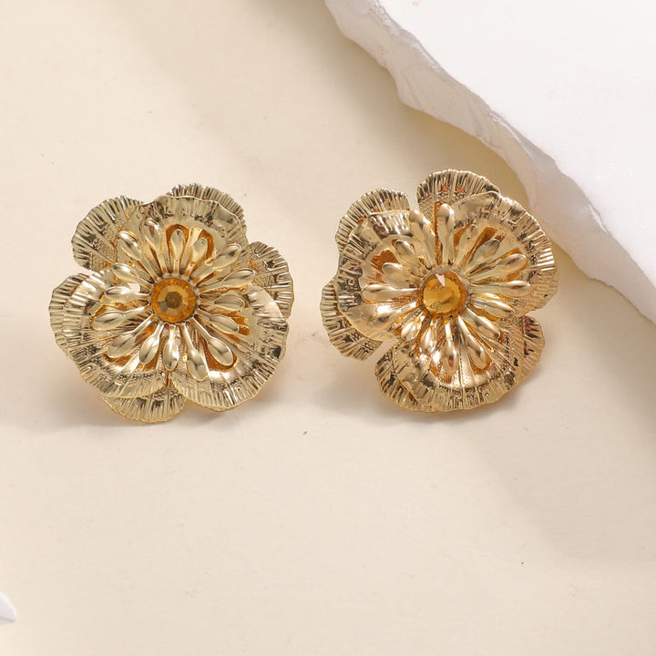 Women's stud earrings in artistic floral relief Nin Boutique