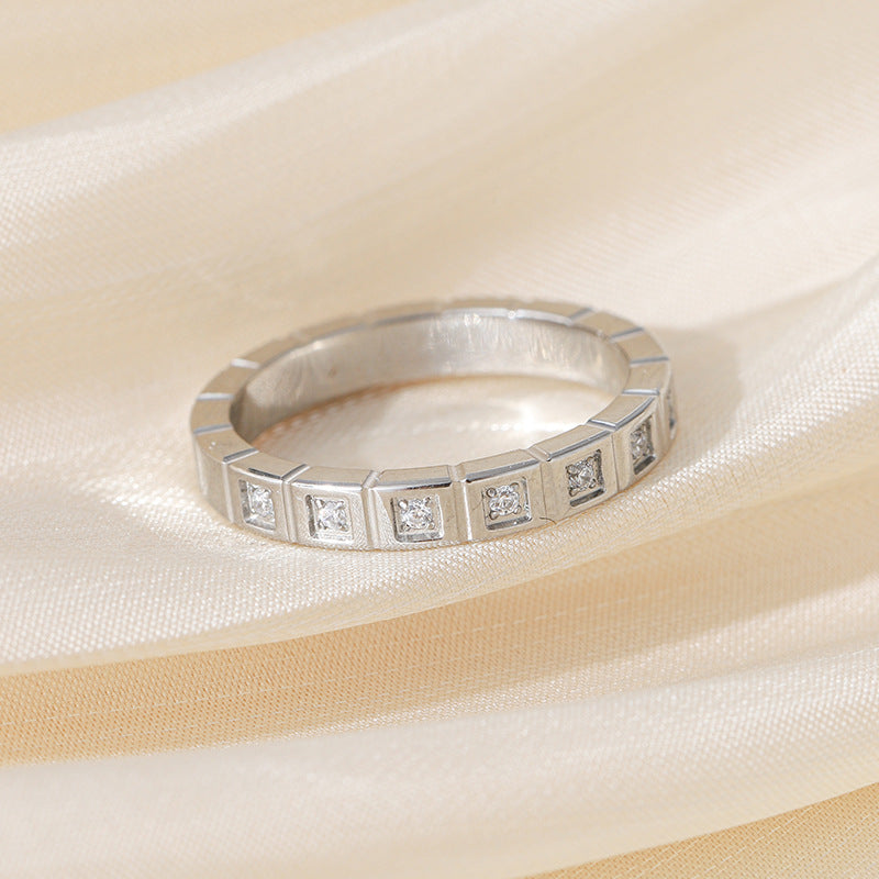 Ladies stylish ring with modern square design and sparkling zirconia stones Nin Boutique