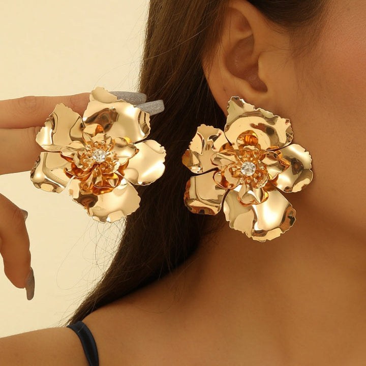Women’s earrings with intricate flower design and pearl accents Nin Boutique