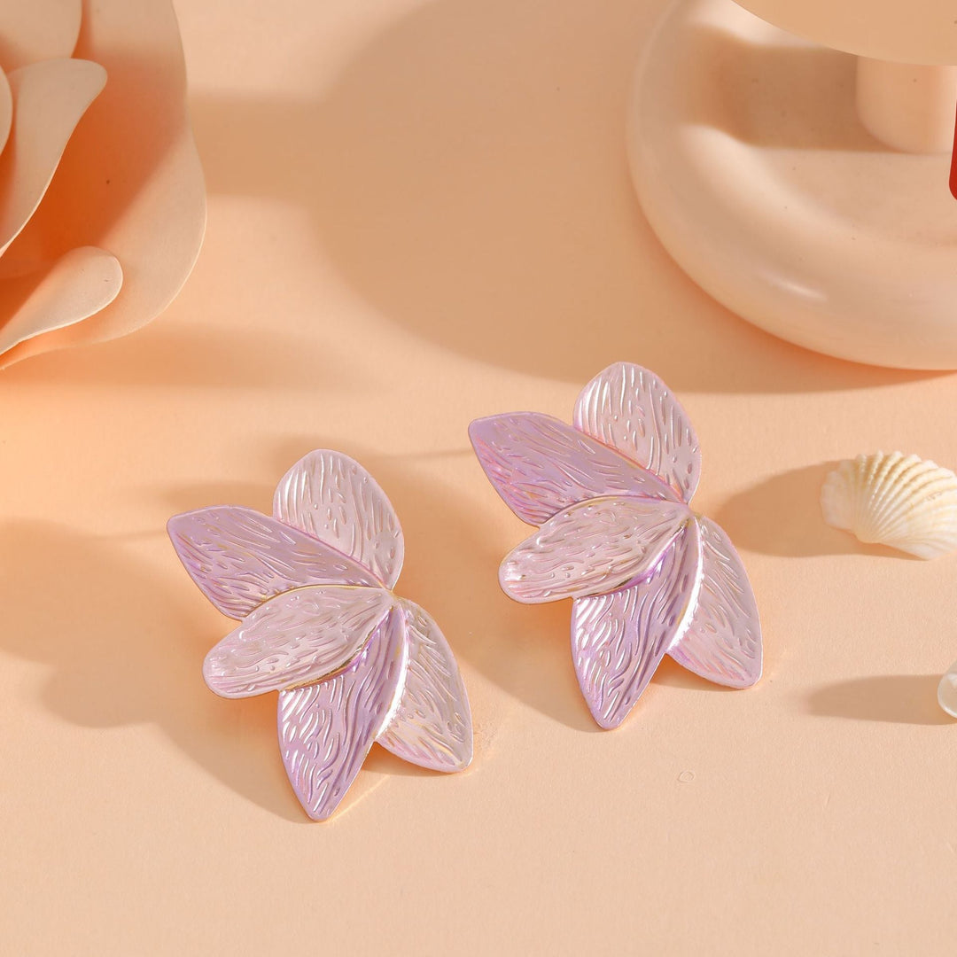 Ladies earrings with floral leaf motifs Nin Boutique