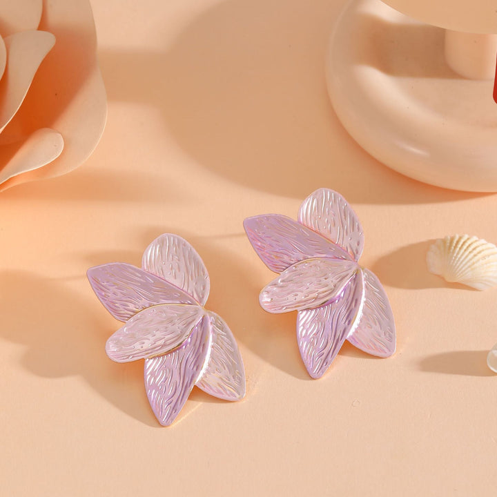 Ladies earrings with floral leaf motifs Nin Boutique