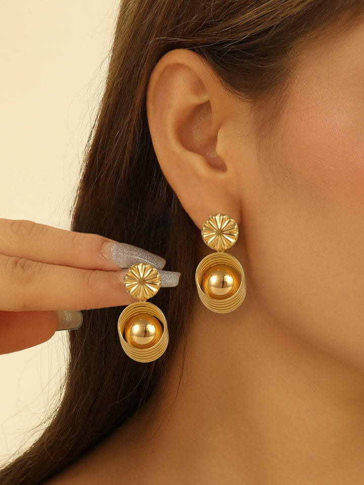 Women's earrings in a modern, geometric design Nin Boutique