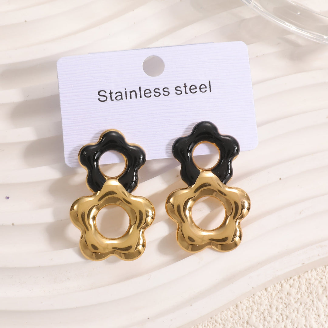 Ladies earrings in playful heart design Nin Boutique