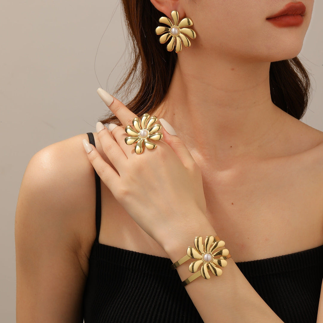 Women Open Bracelet with Artistic Flower Design Nin Boutique
