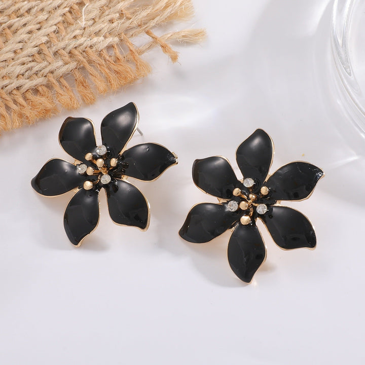 Women's earrings with intricate floral pattern and sparkling accents Nin Boutique