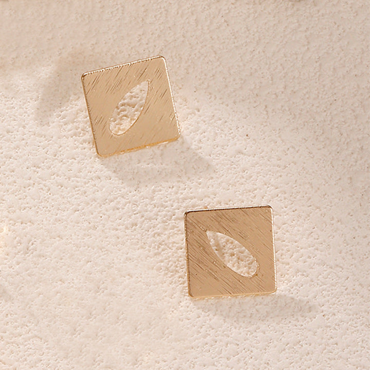 Women's earrings in intricate flower design Nin Boutique