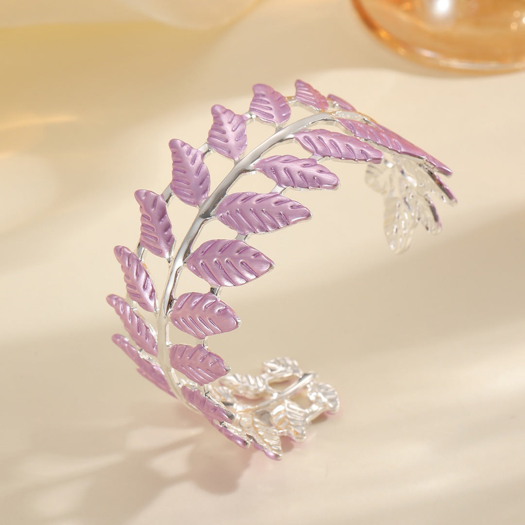 Ladies' bracelet in elegant leaf design Nin Boutique