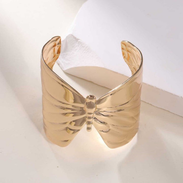 Women's Open Bangle with Elegant Wave Design Nin Boutique