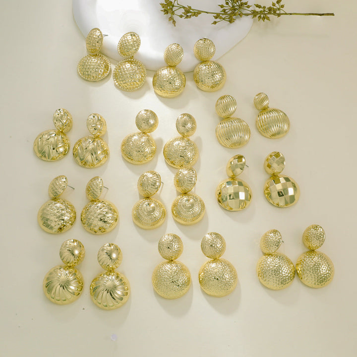 Ladies earrings in elegant relief design Nin Boutique