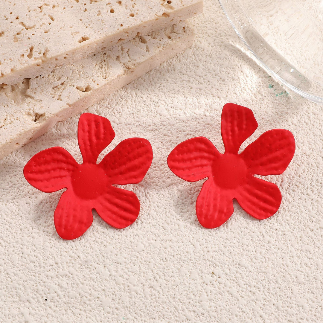 Ladies earrings in artistic floral design with pearls Nin Boutique