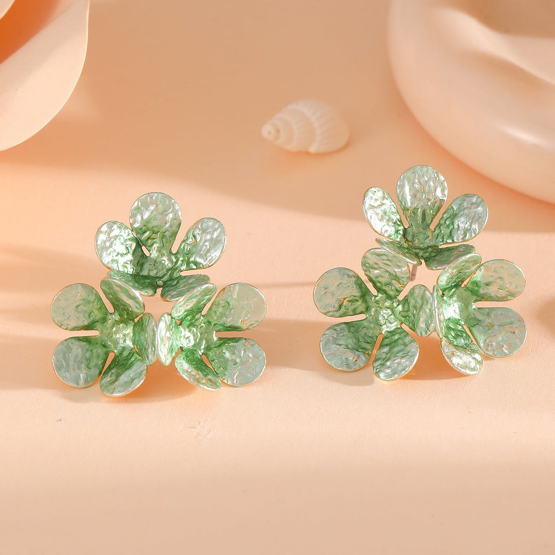 Women's earrings in modern plant-inspired design Nin Boutique