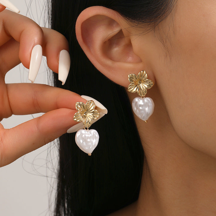 Women earrings with elegant butterfly pendant Nin Boutique