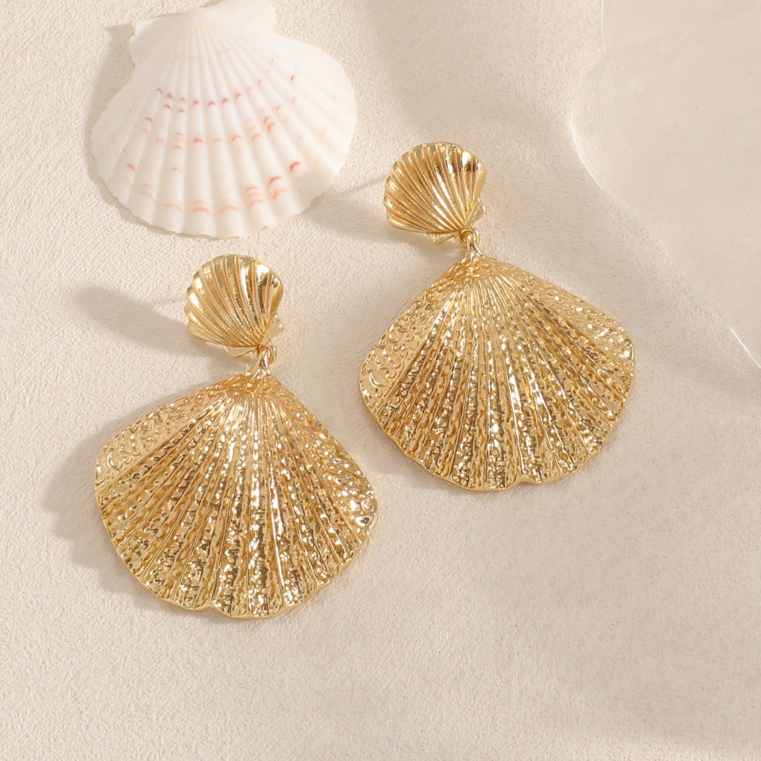 Women’s earrings in shell design Nin Boutique