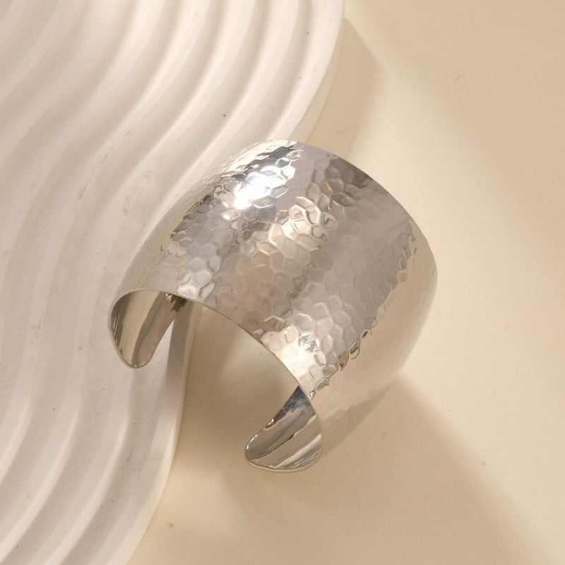 Women Open Bangle with High-Quality Structure and Shiny Surface Nin Boutique