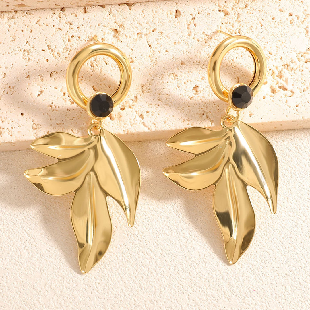 Women's earrings with artistic leaf design Nin Boutique