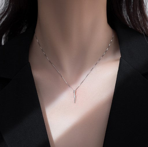 Women’s necklace with minimalist axis and sparkling detail Nin Boutique