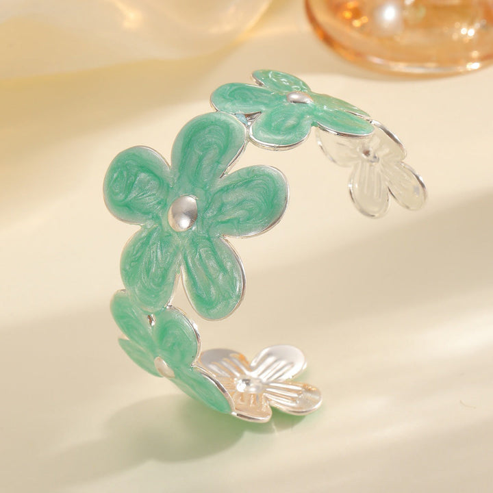 Ladies bracelet made of high-quality metal with floral design Nin Boutique