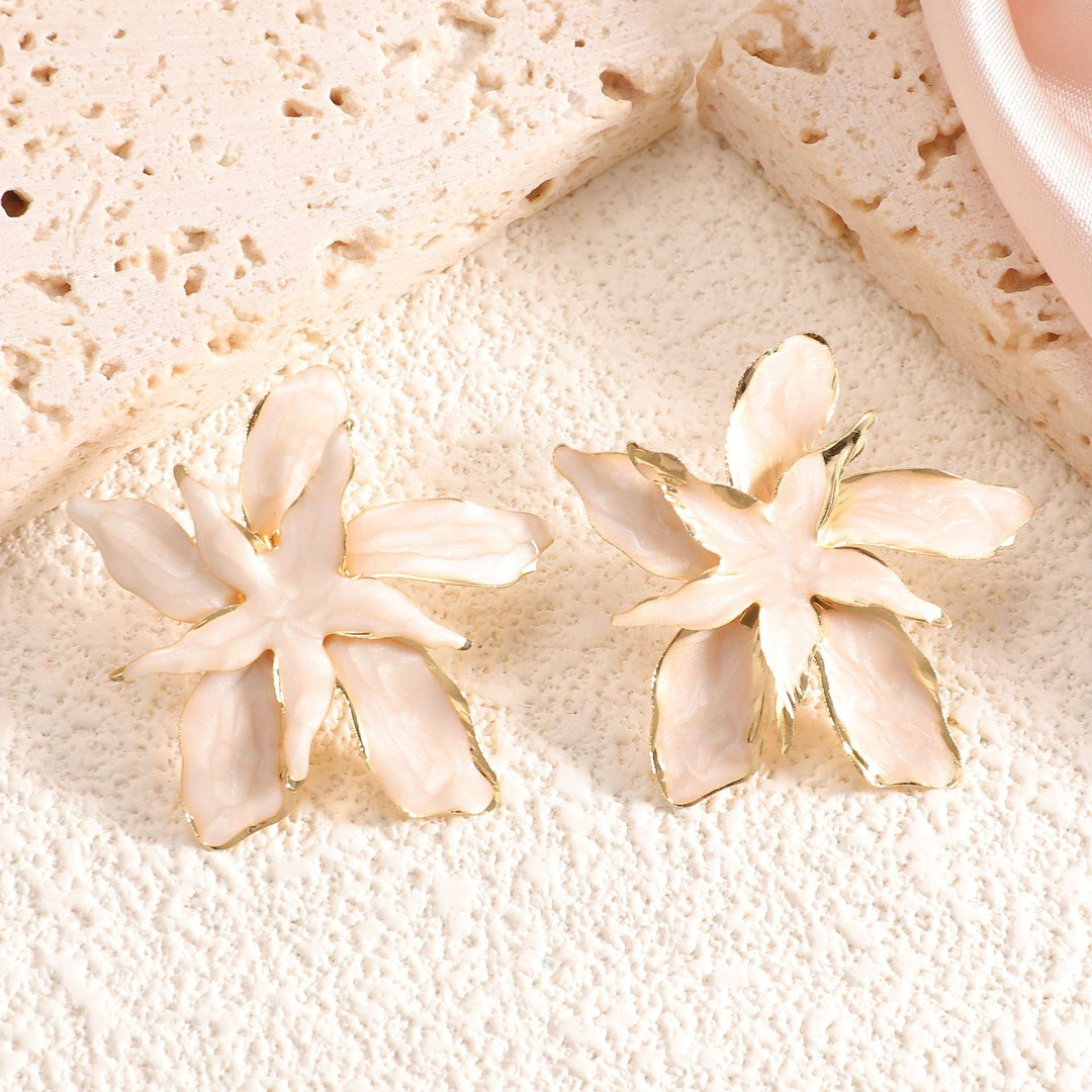 Women's earrings in artistic flower design Nin Boutique