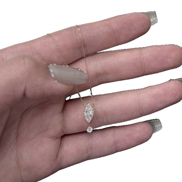 Ladies delicate necklace with sparkling pendant and high-quality details Nin Boutique