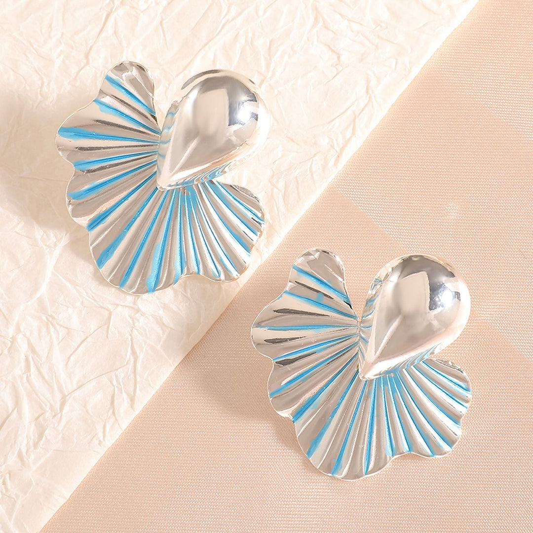 Women's earrings in elegant leaf design with intricate details Nin Boutique