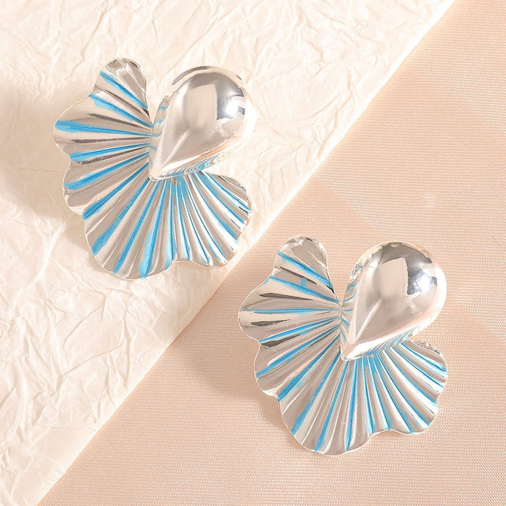 Women's earrings in elegant leaf design with intricate details Nin Boutique