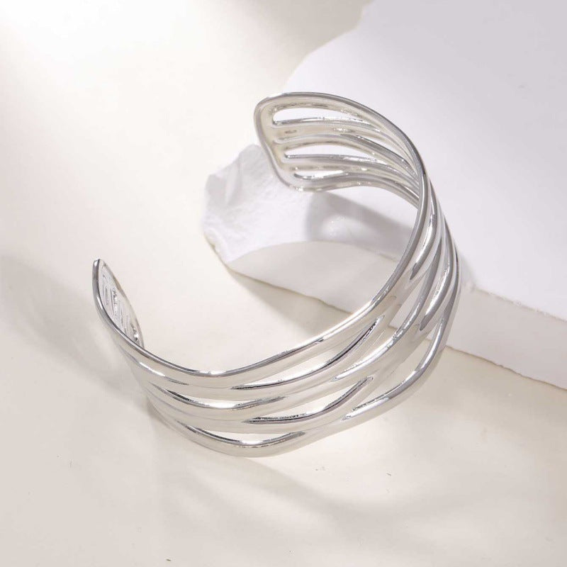 Women's Open Bangle with Elegant Wave Design Nin Boutique