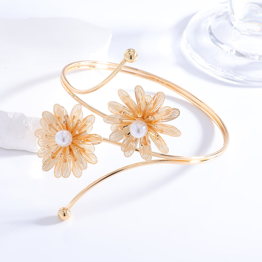 Ladies elegant arm jewelry with floral motifs Nin Boutique