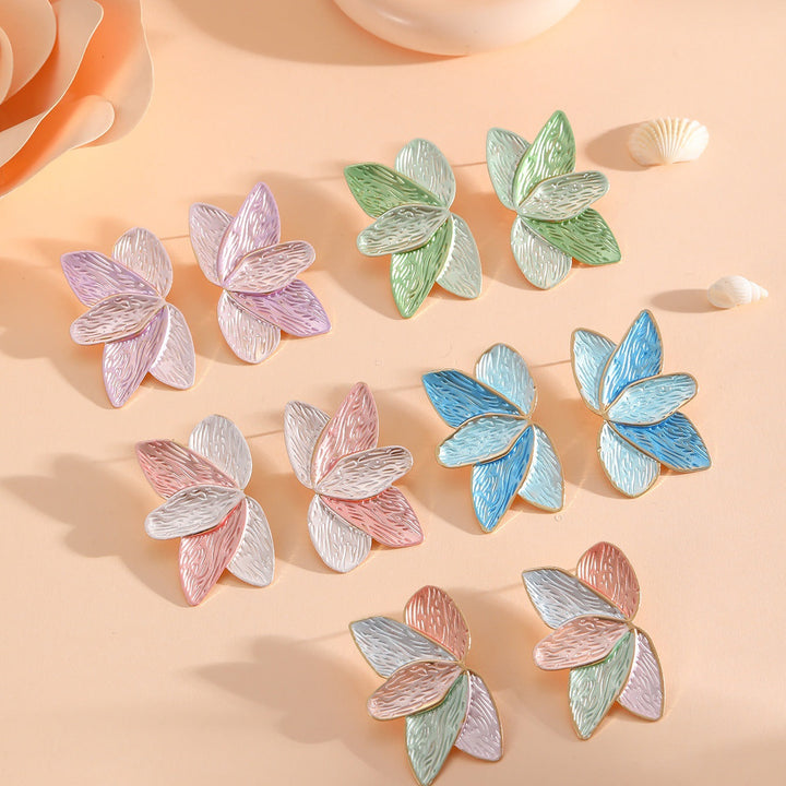 Ladies earrings with floral leaf motifs Nin Boutique