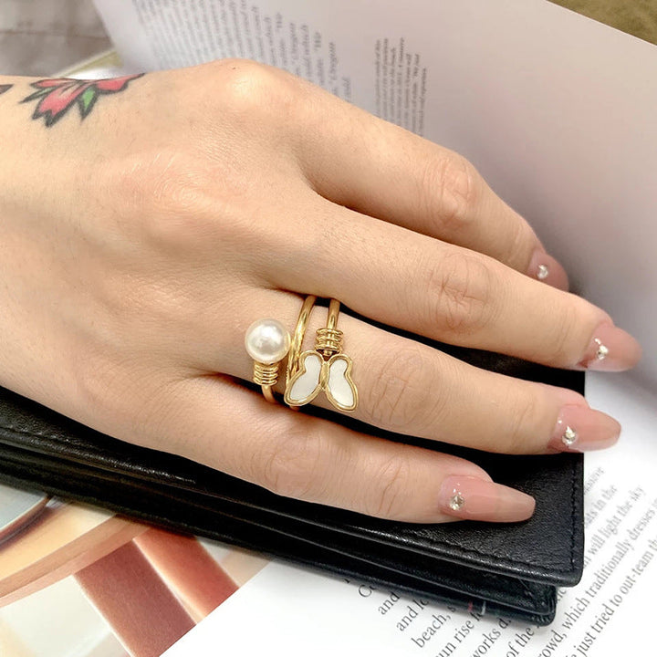 Ladies ring with delicate butterfly motif Nin Boutique