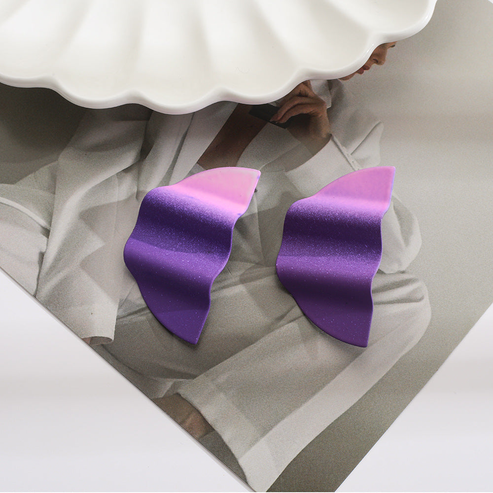 Women’s earrings in modern wave design Nin Boutique