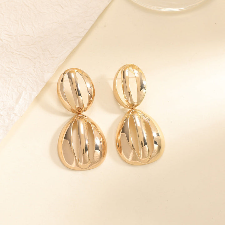 Ladies earrings with elegant, sculptural design Nin Boutique