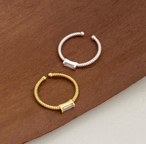 Women's ring with unique twisted design and sparkling stone Nin Boutique