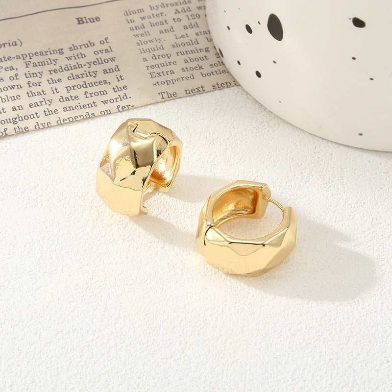 Women's stud earrings in luxurious gold design Nin Boutique