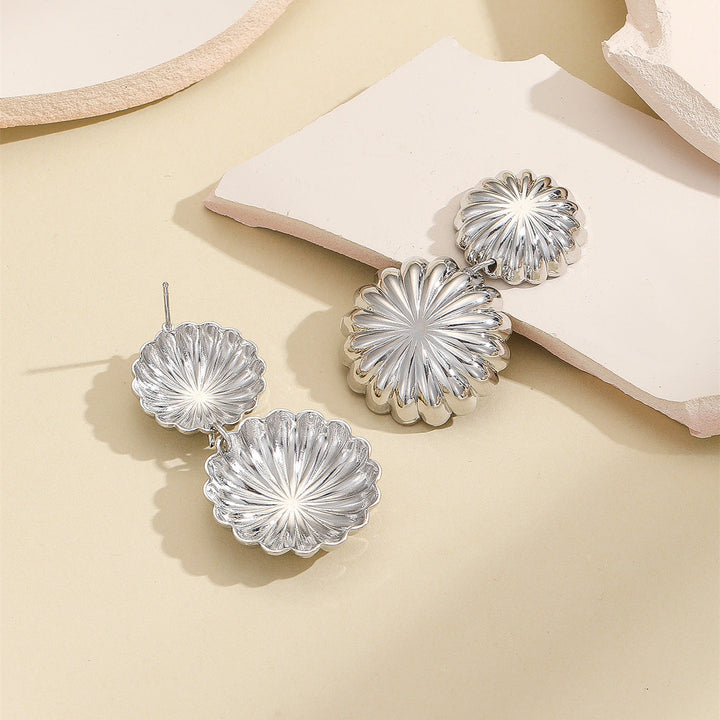 Women's earrings with sculptural, flower-shaped design Nin Boutique